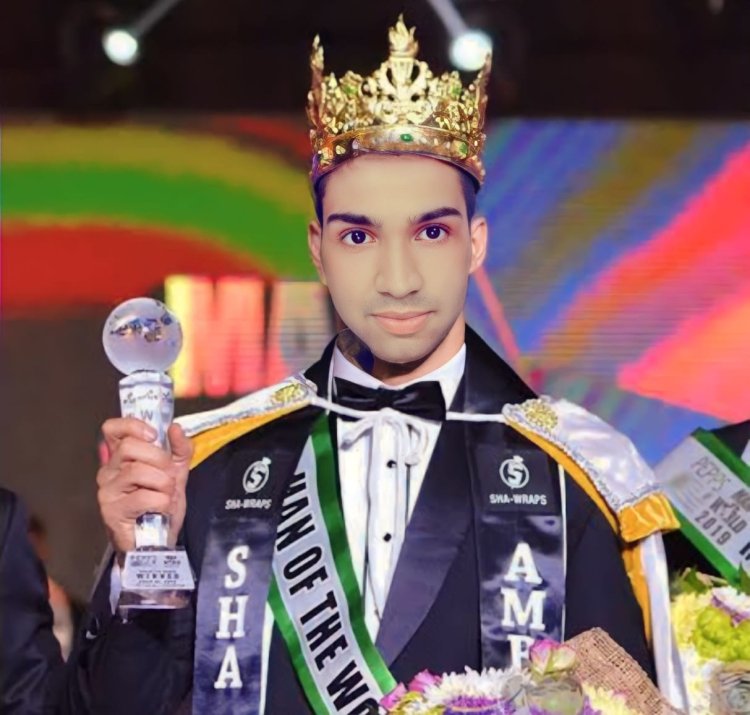 Kartik Raichand is a Public Figure, in this he is fond of taking selfies with all Bollywood artists